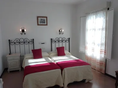 Hostal 2 estrellas -Restaurante Las Tres Encinas EN EL CENTRO DEL PUEBLO — foto 12