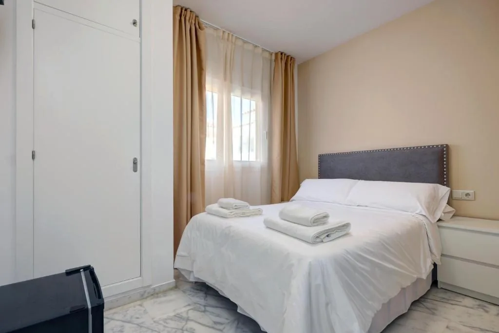 Double Room — Hostal 37