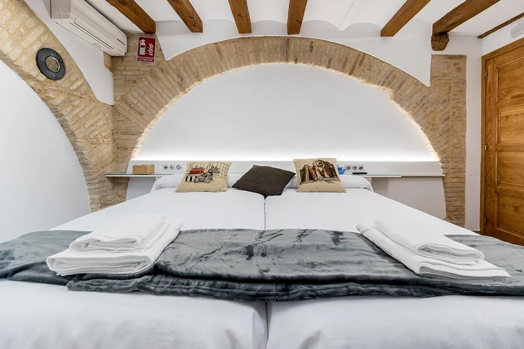 Habitación Doble con baño privado - 2 camas — Hostal 977