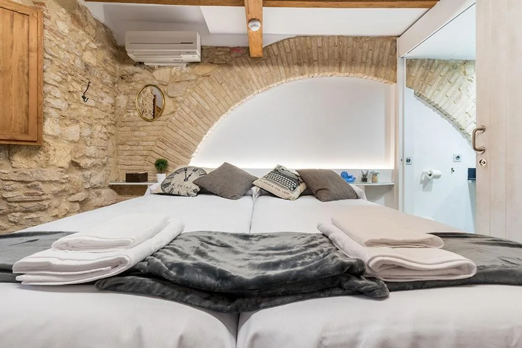 Habitación Doble con baño privado - 2 camas — Hostal 977