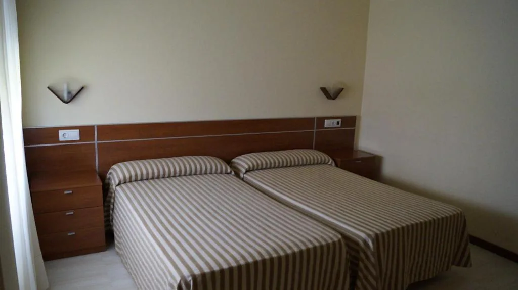 经典双床双人间 — Hostal A Camelia