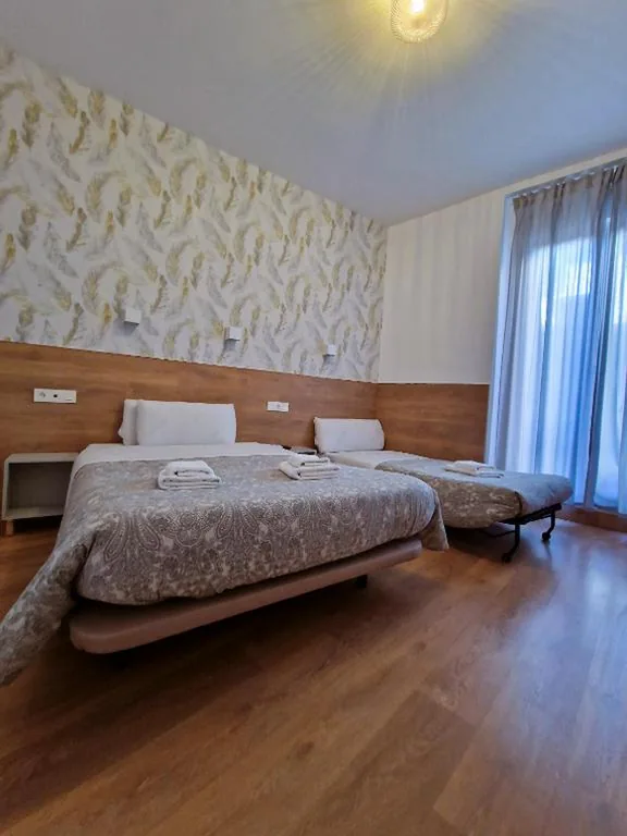 Camera doppia con letto supplementare — Hostal A Nuestra Senora de La Paloma