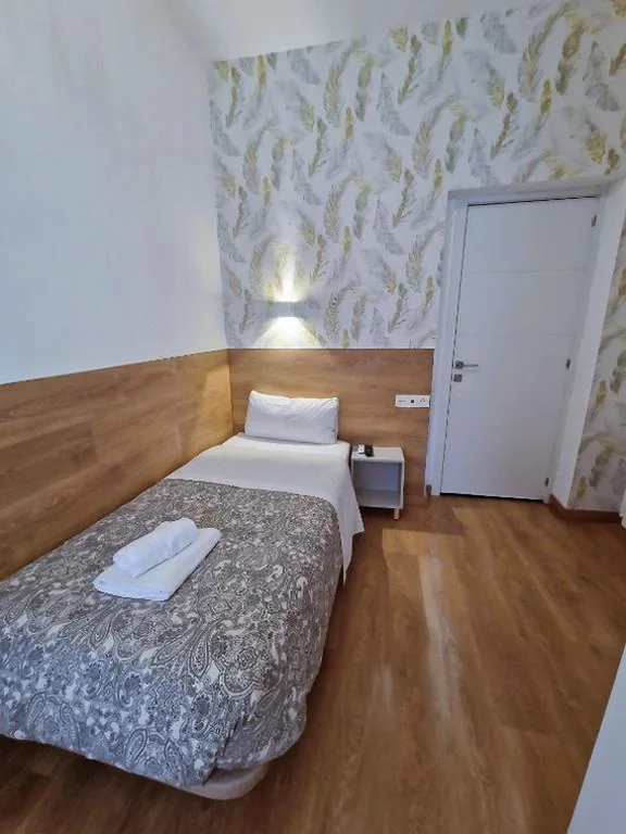 Camera singola con bagno privato — Hostal A Nuestra Senora de La Paloma
