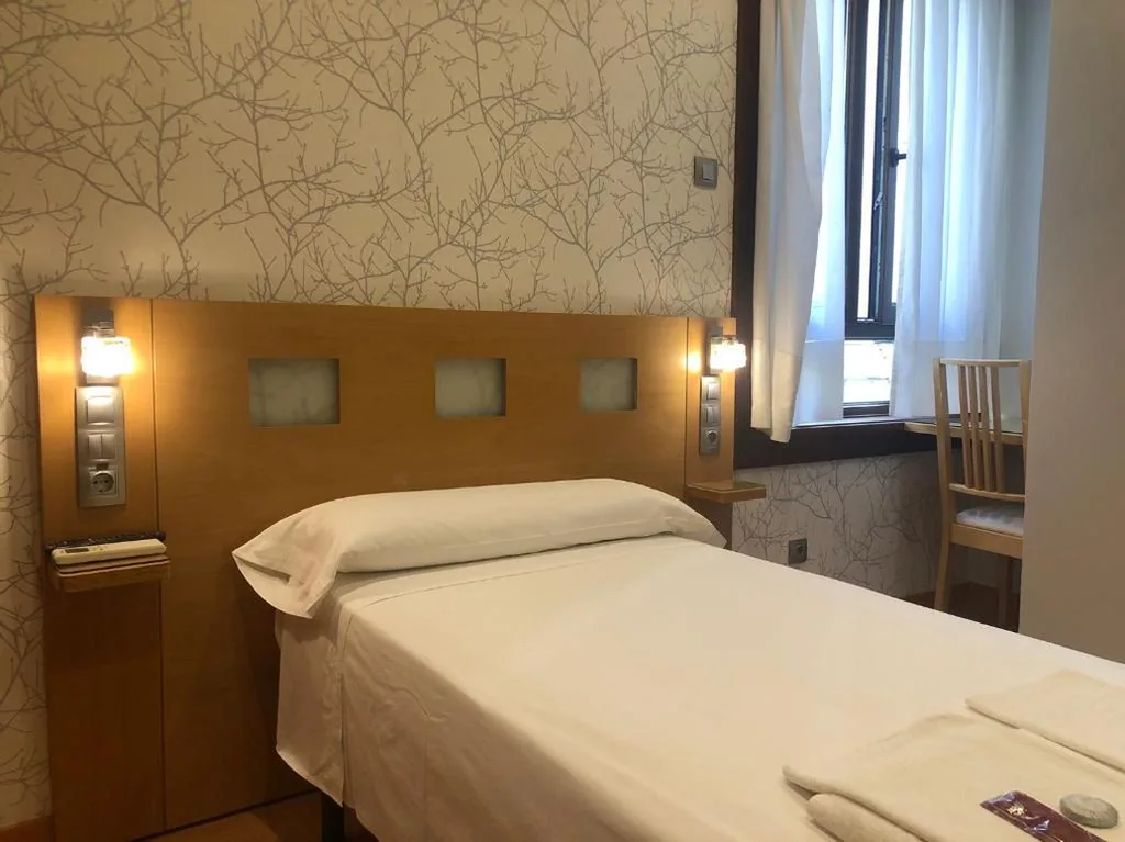 Camera doppia piccola — Hostal Abami II