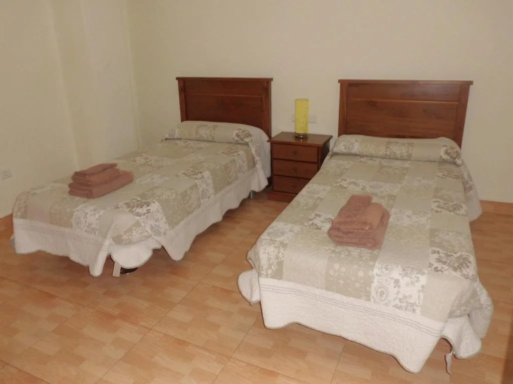 Chambre triple — Hostal Abastos