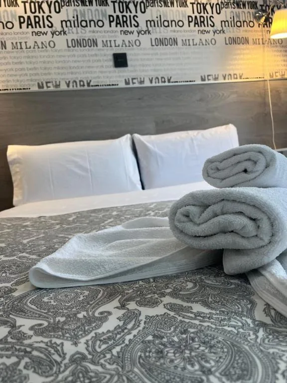 Quarto Duplo com varanda — Hostal Abril Madrid