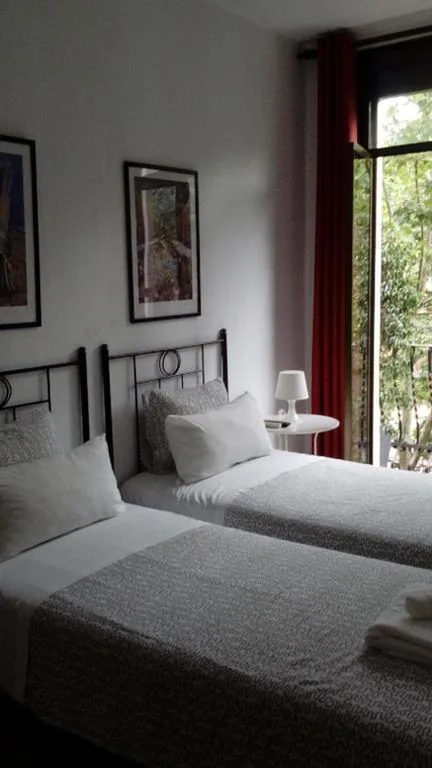 Quarto Duplo com Casa de Banho Partilhada - 1 ou 2 camas — Hostal Absolut Stay