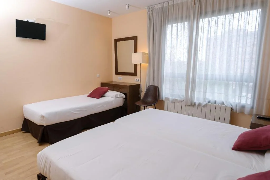 トリプルルーム — Hostal Acanto