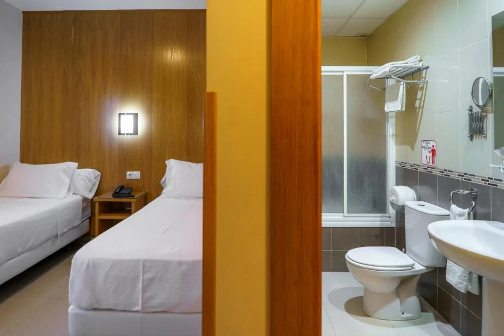 Camera Doppia con Letti Singoli — Hostal Acueducto Los Milagros