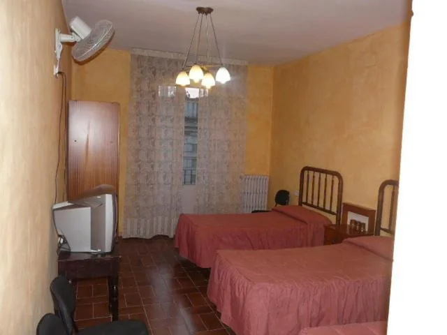 Camera Tripla — Hostal Adarnius
