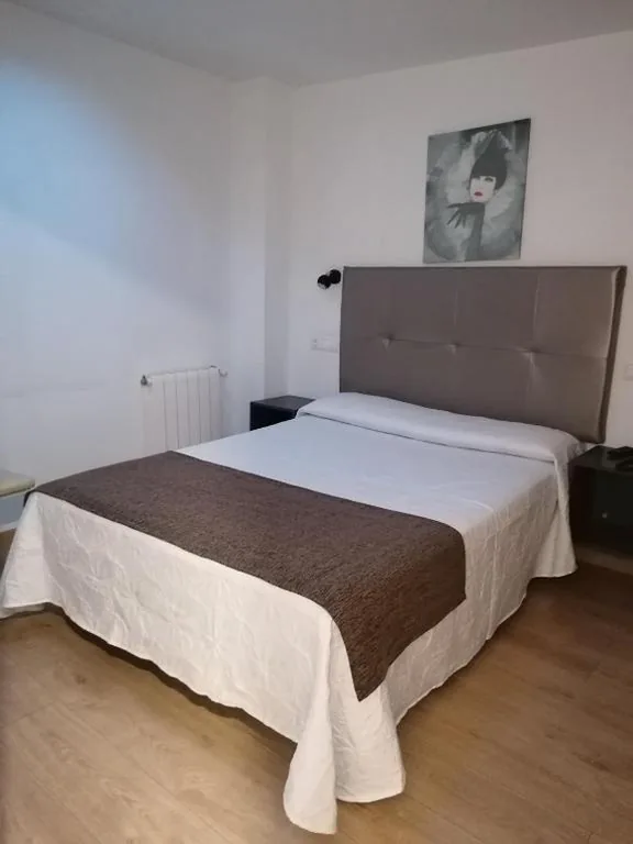 Habitación Doble - 1 o 2 camas — Hostal Adelia