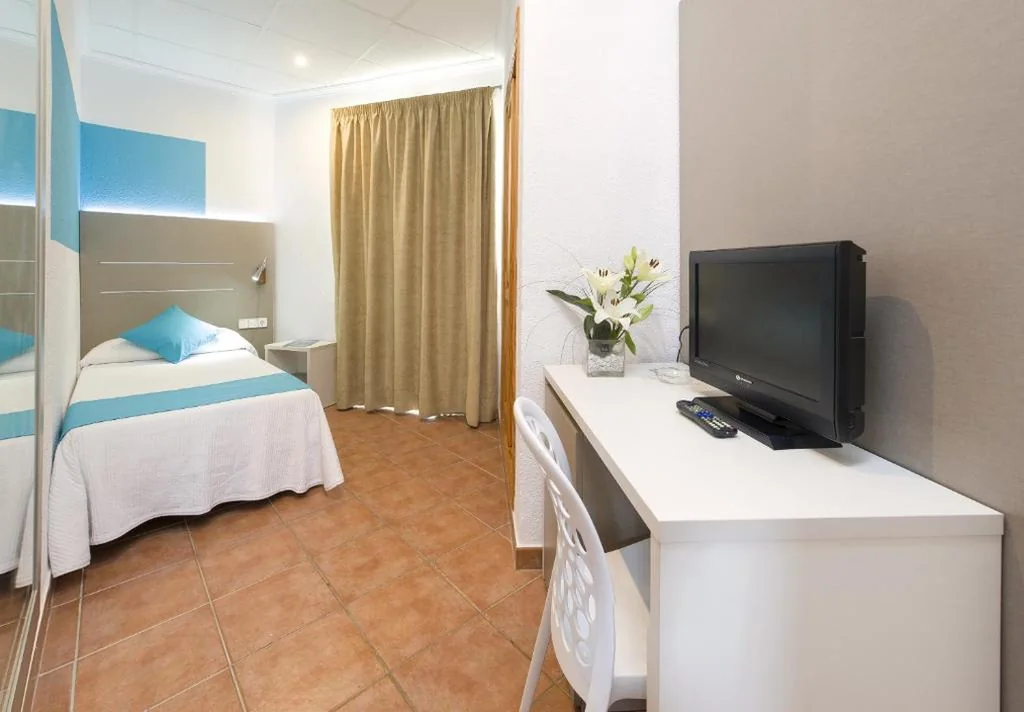 Habitación Individual — Hostal Adelino