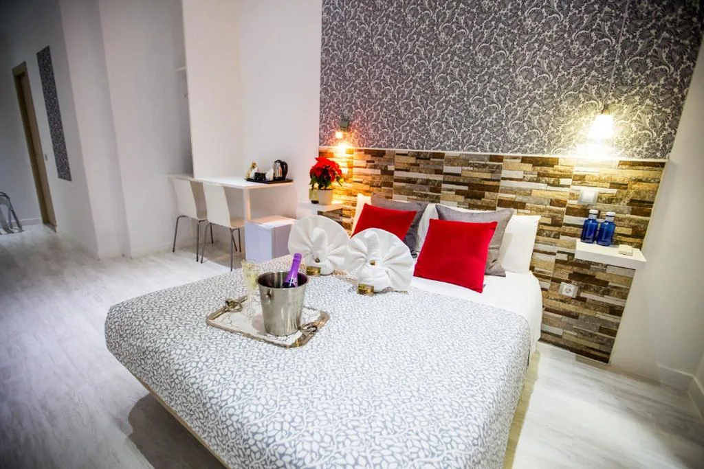 Doppelzimmer mit Balkon — Hostal Adis