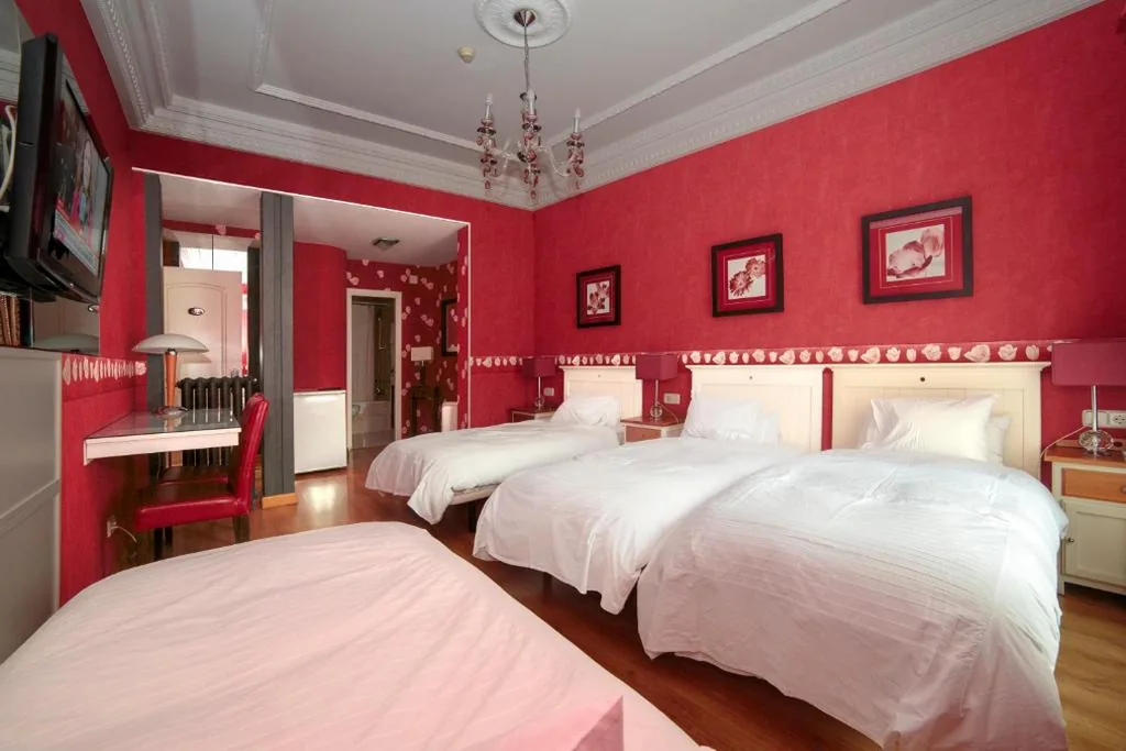 Dreibettzimmer mit Zustellbett — Hostal Adria Santa Ana