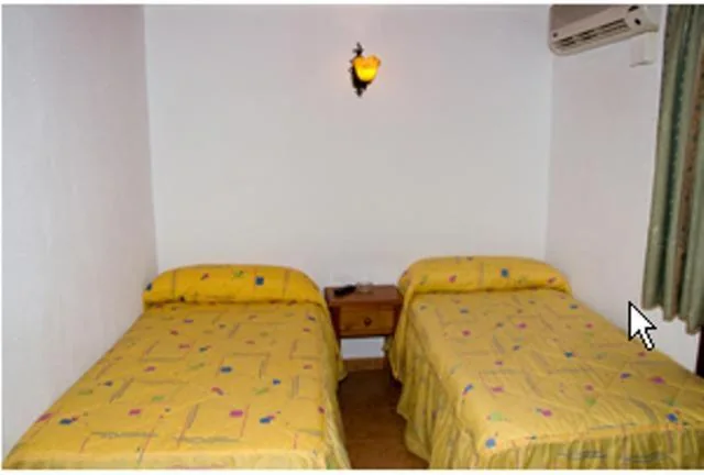 Camera doppia con 2 letti — Hostal Adrian