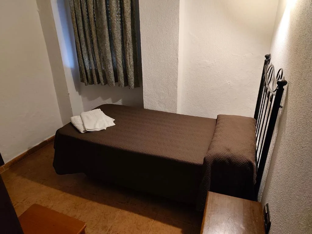 Camera singola piccola — Hostal Adrian
