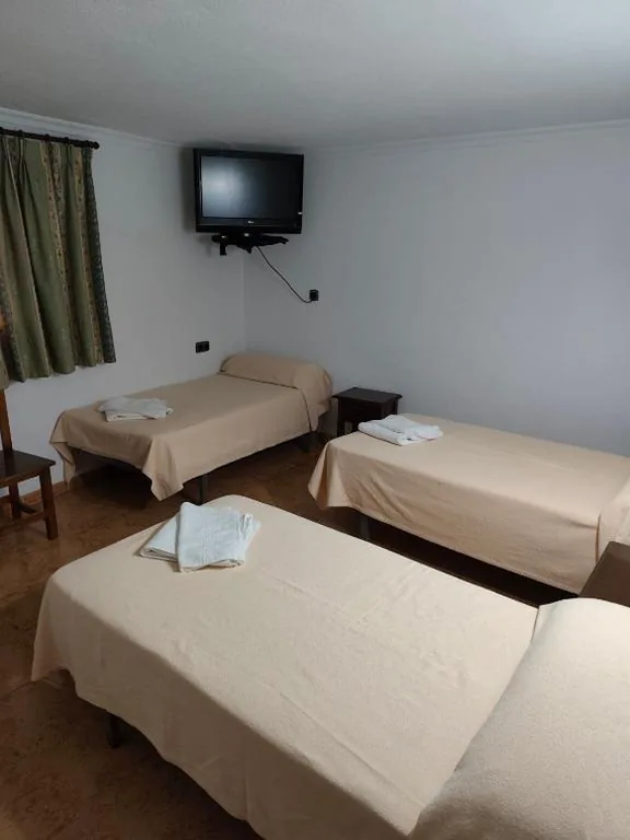 Camera tripla — Hostal Adrian