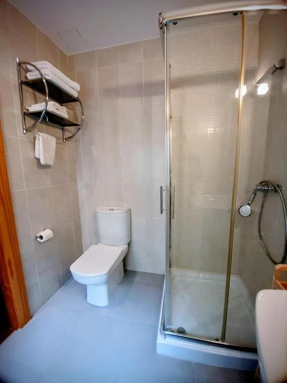 Tweepersoonskamer met 2 bedden — Hostal Agrobotiga 7 de Ribera