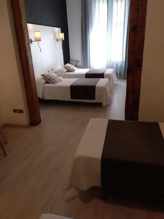 Driepersoonskamer — Hostal Aguilar