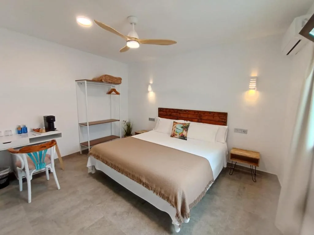 Standard Double Room — Hostal Aires del Mar