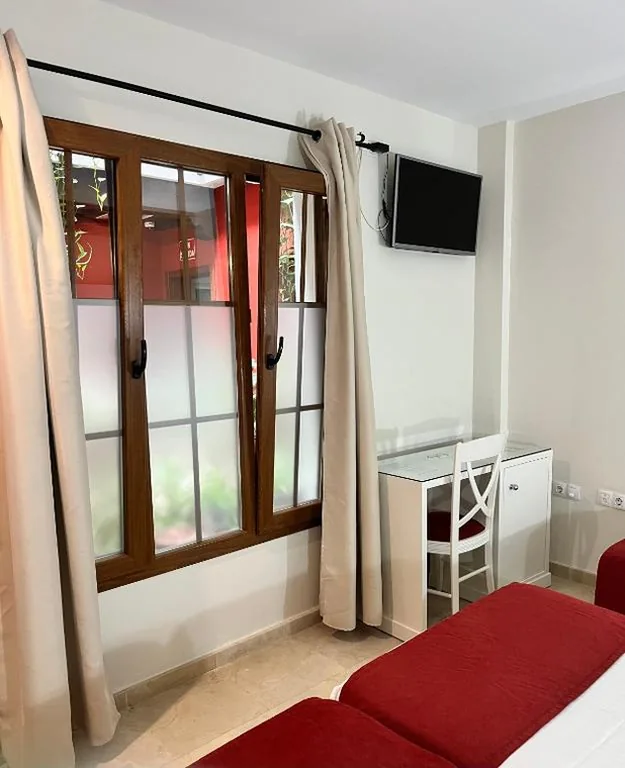 Habitación Triple — Hostal Al-Andalus
