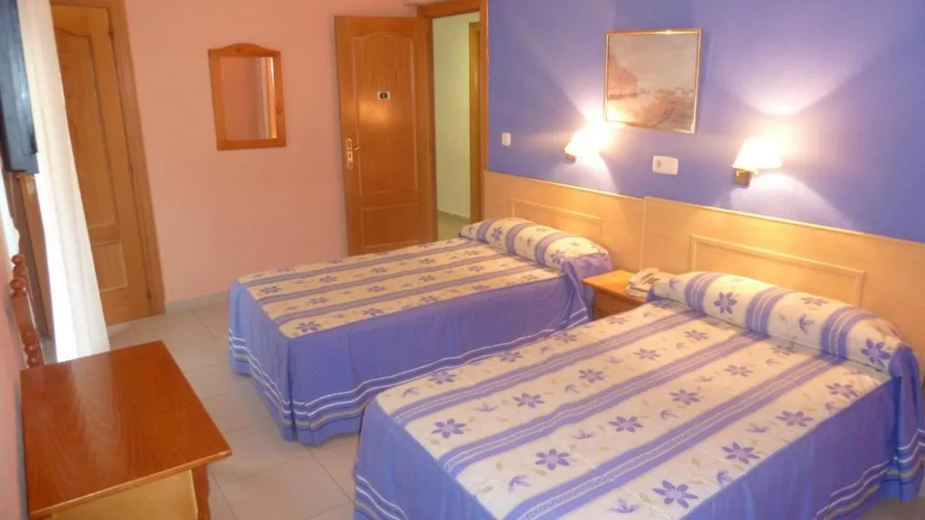 Camera doppia economica - con 2 letti — Hostal Al-Qazeres