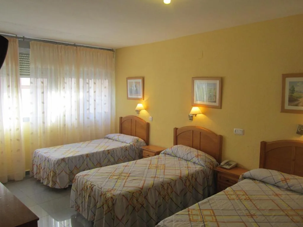 Camera tripla — Hostal Al-Qazeres