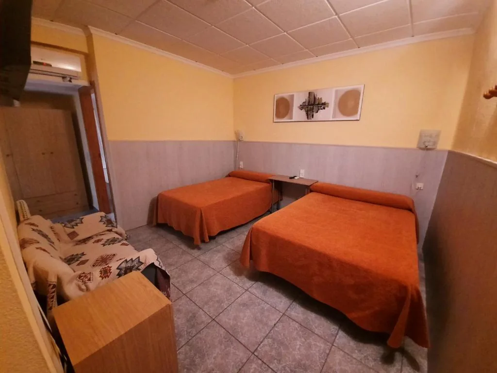 Camera Doppia con 2 letti — Hostal Alba