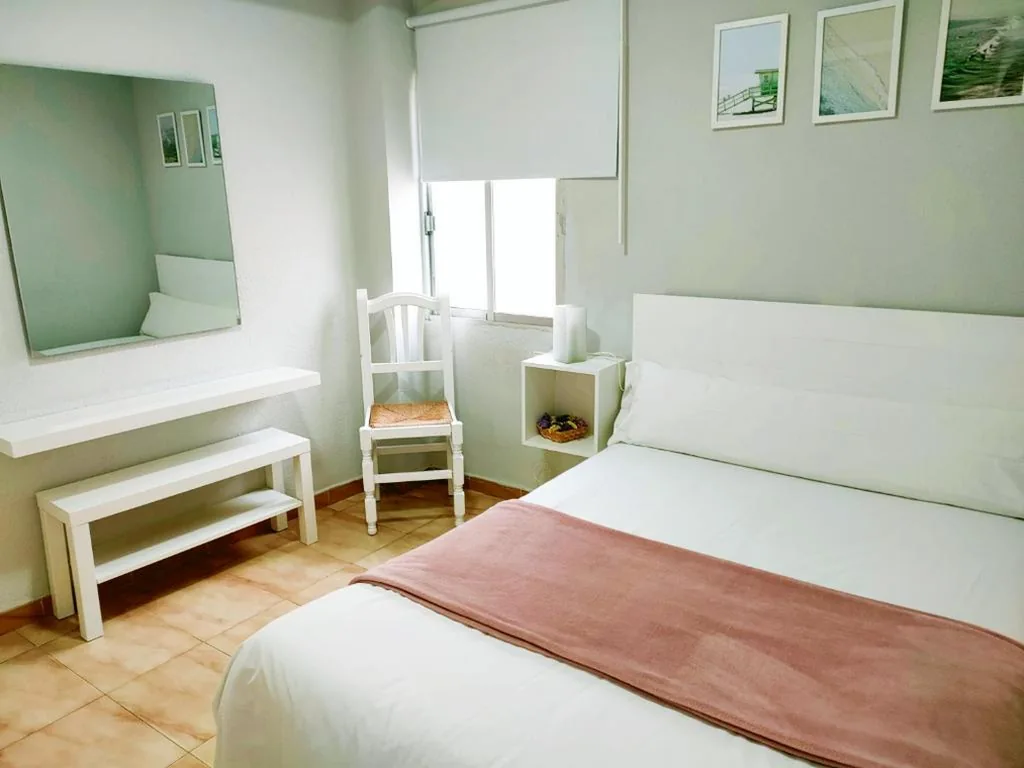 Großes Doppelzimmer — Hostal Alba