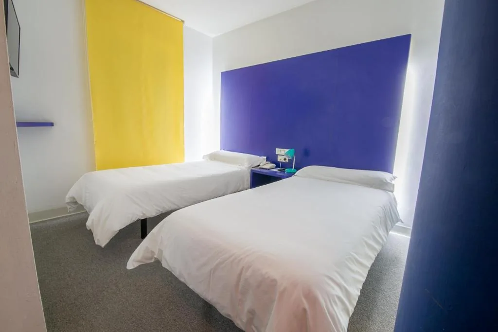 Tweepersoonskamer met 2 bedden — Hostal Albany