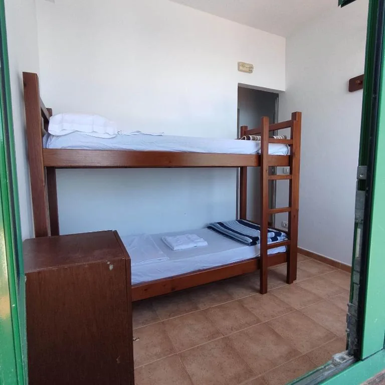 Litera en habitación compartida mixta — Hostal Albergue Garafía El Tablado