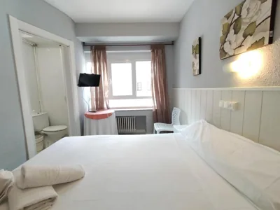Hostal Albero by gaiarooms — photo 9
