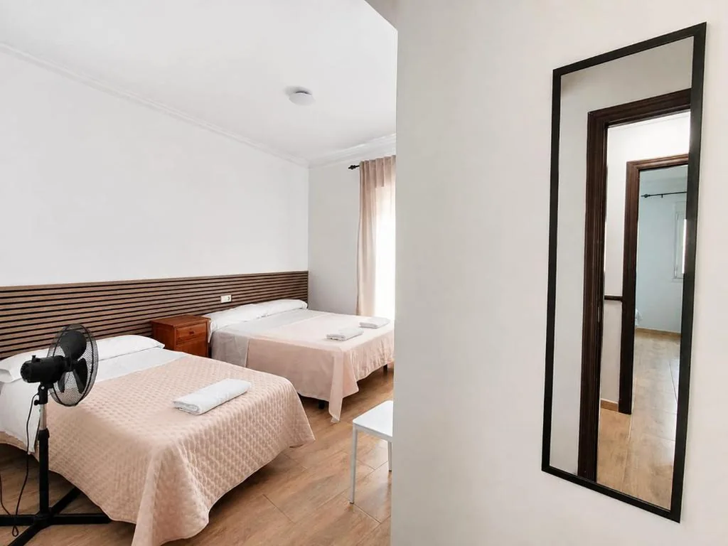 Hostal Alcarayón Pilas
