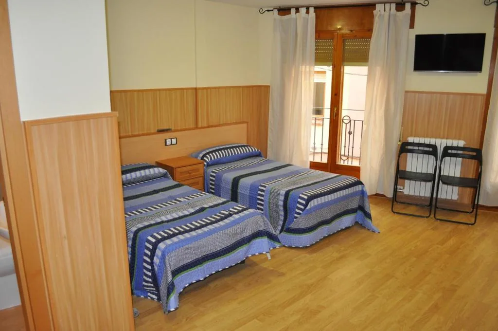 Quarto Quádruplo com casa de banho privativa — Hostal Alcazaba