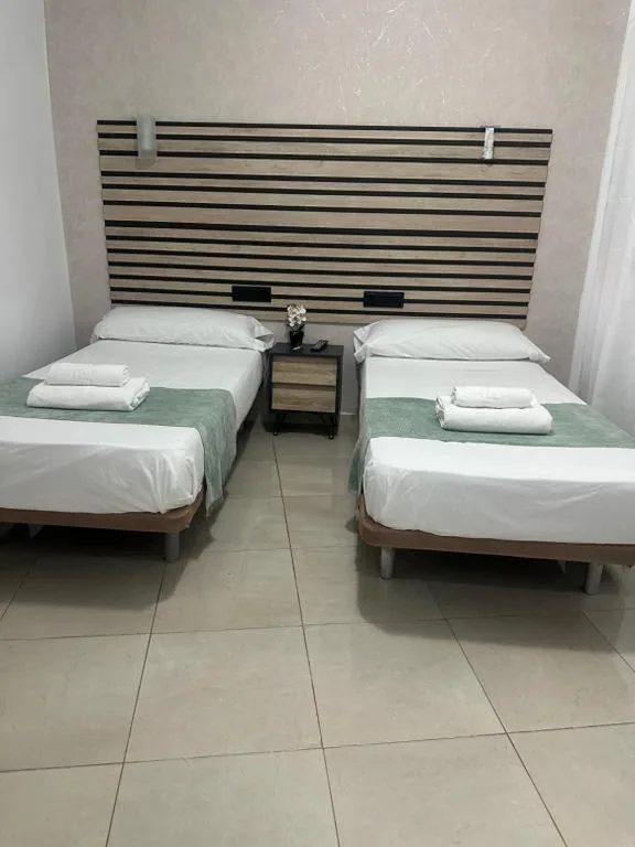 Habitación Doble — Hostal Alegria Alicante