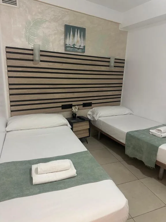 Habitación Doble — Hostal Alegria Alicante