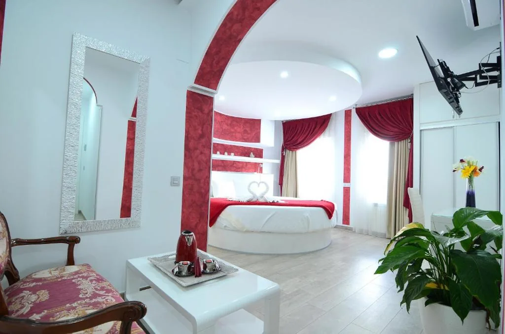 Suite romantique avec lit rond — Hostal Alexis Madrid