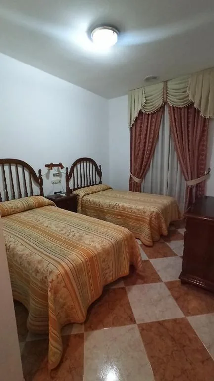 Chambre double - 2 lits — Hostal Algaidas