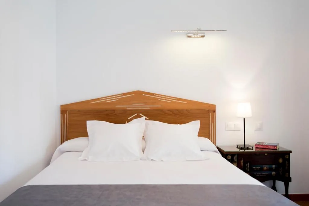 Doppelzimmer mit Straßenblick – 1 oder 2 Betten — Hostal Alhambra - Adults Only