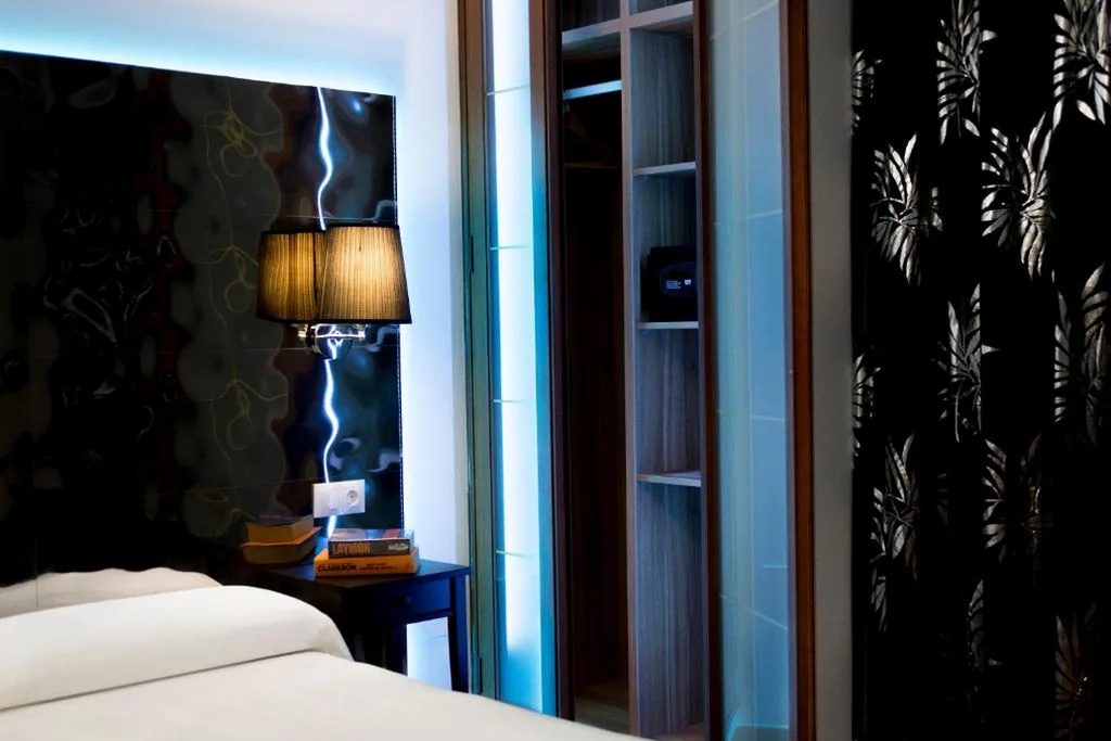 Superior-Doppelzimmer mit Terrasse – 1 oder 2 Betten — Hostal Alhambra - Adults Only