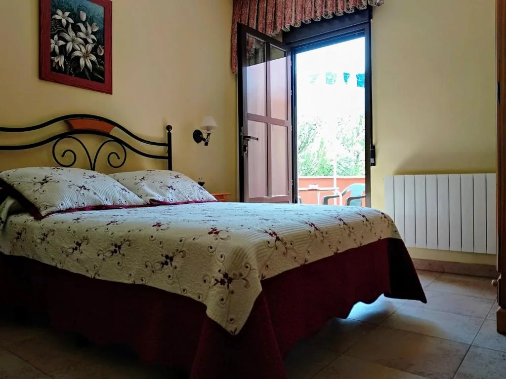 Habitación Doble con terraza — Hostal Almenara