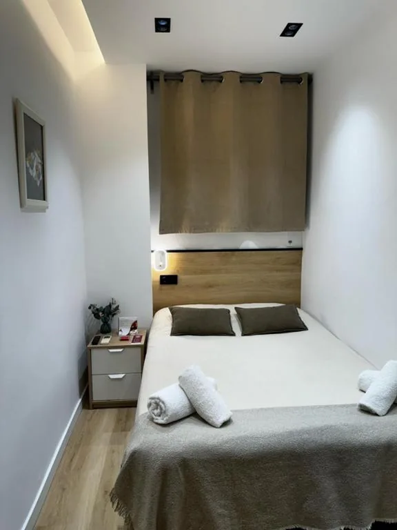 Habitación Doble Estándar — Hostal Alogar