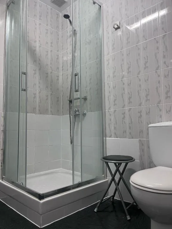 Doppelzimmer mit Gemeinschaftsbad — Hostal Alonso No Limit Madrid