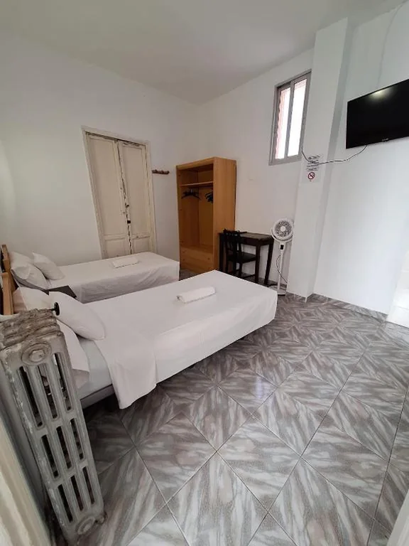 Günstiges Doppelzimmer – 2 Betten — Hostal Alonso No Limit Madrid