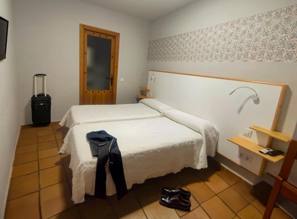 Habitación Doble Económica - 2 camas — Hostal Altamira Guadalupe
