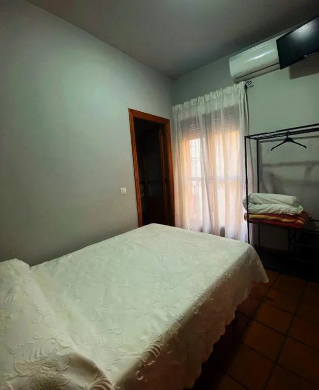 Habitación Doble Pequeña — Hostal Altamira Guadalupe