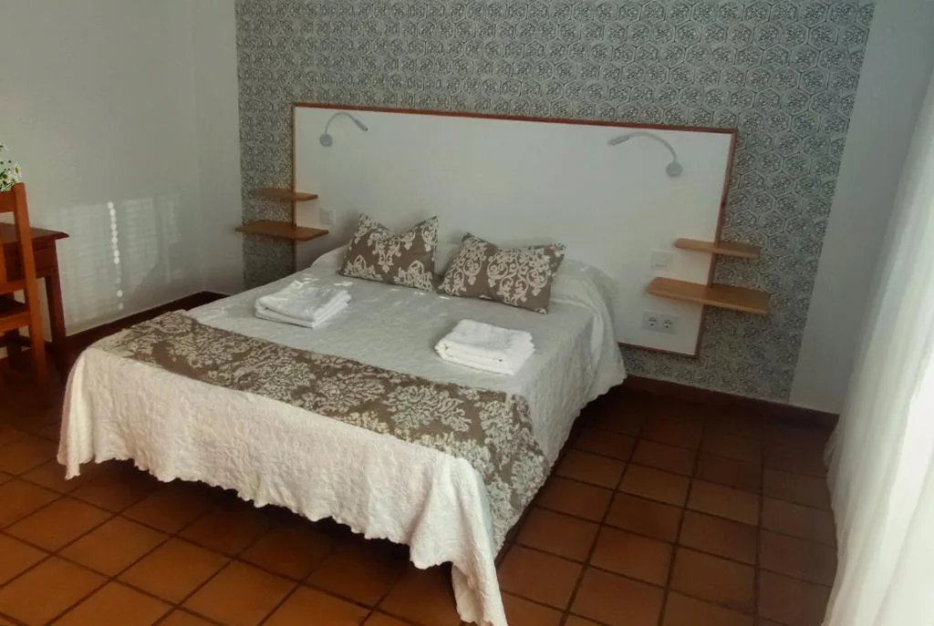 Habitación Estándar - 1 cama grande — Hostal Altamira Guadalupe