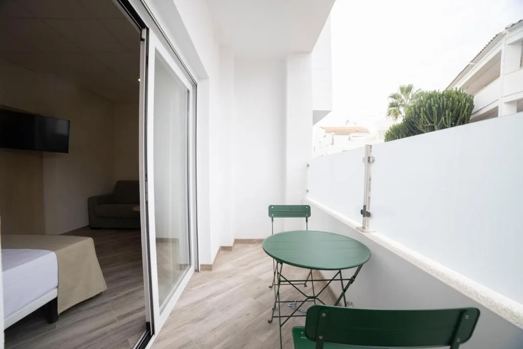 Deluxe vierpersoonskamer — Hostal Altea Karma