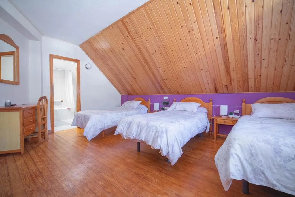 Quarto Triplo Clássico — Hostal Alto Aragon