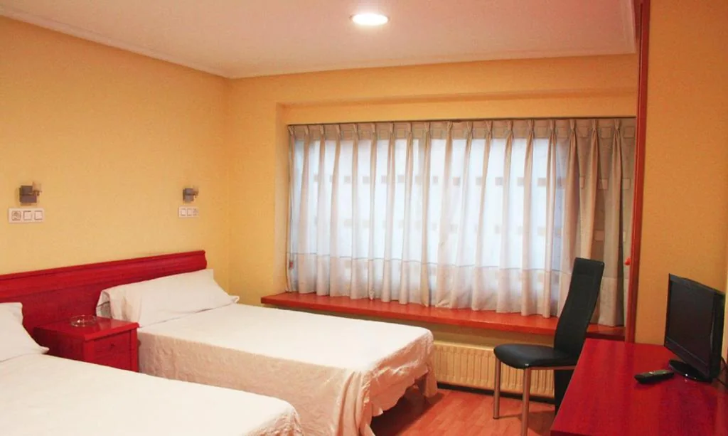 Habitación Doble - 2 camas — Hostal Álvarez